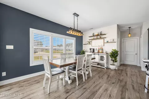 Dining - 3013 Sharpnose St, New Bern, NC 28562 photo 1 of 2