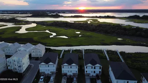 813 N New River Dr #B, Surf City, NC 28445