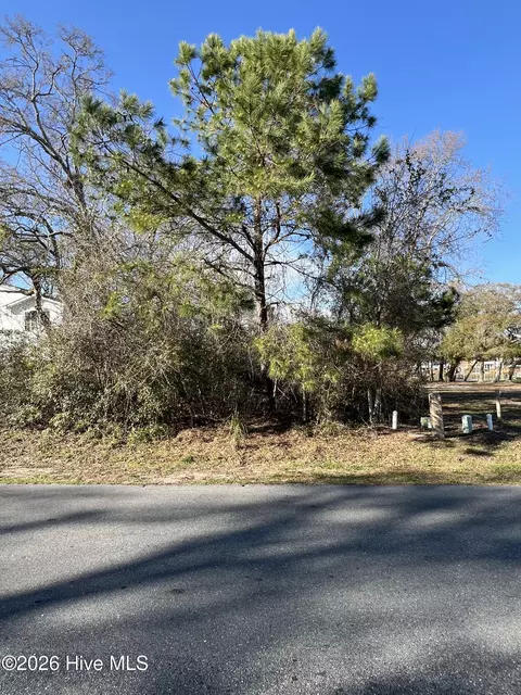 2506 E Yacht Dr, Oak Island, NC 28465