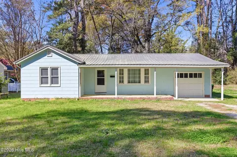 221 N Thompson St, Whiteville, NC 28472