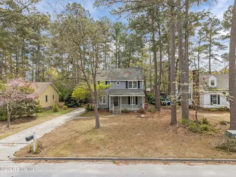1502 Hollybriar Ln, Greenville, NC 27858