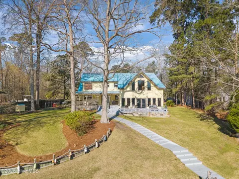 758 Sawmill Landing Rd, Bath, NC 27808