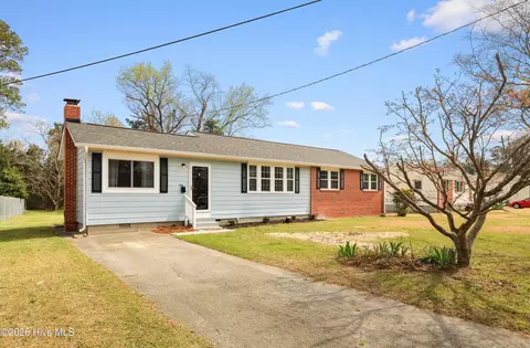 706 Seminole Trl, Jacksonville, NC 28540