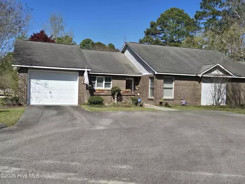 901 Sherbrooke Cir, Laurinburg, NC 28352