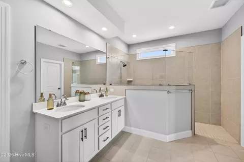 Bath - 42 E Maritt St, Hampstead, NC 28443 photo 2 of 4