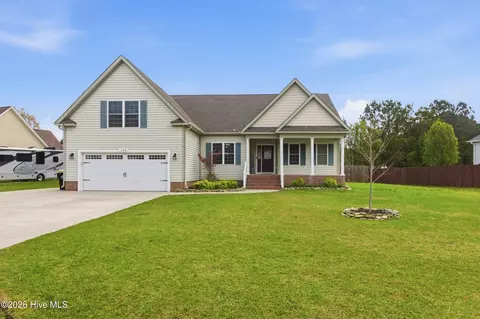 123 Mom Ln, New Bern, NC 28562