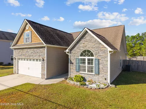 Exterior - 257 E Ivybridge Dr, Hubert, NC 28539 photo 2 of 9