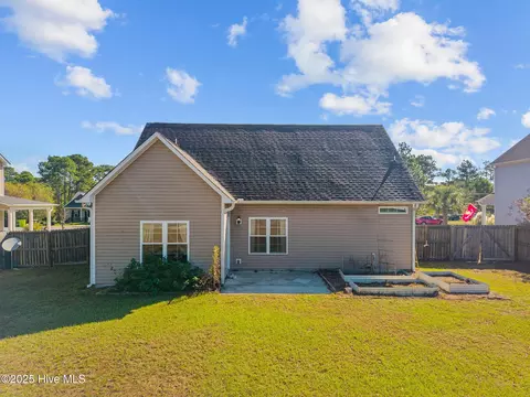 Exterior - 257 E Ivybridge Dr, Hubert, NC 28539 photo 4 of 9