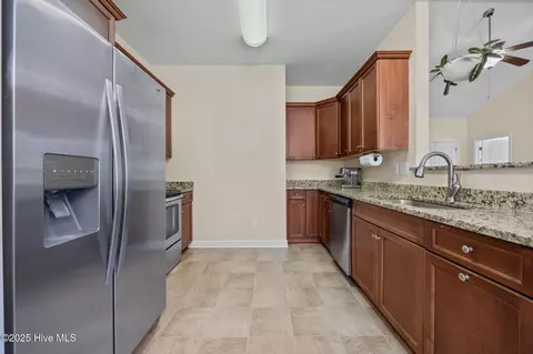 Kitchen - 257 E Ivybridge Dr, Hubert, NC 28539 photo 2 of 2