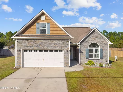 257 E Ivybridge Dr, Hubert, NC 28539
