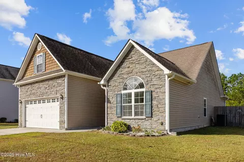 Exterior - 257 E Ivybridge Dr, Hubert, NC 28539 photo 6 of 9