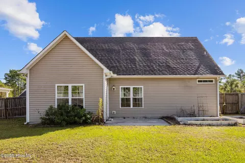 Exterior - 257 E Ivybridge Dr, Hubert, NC 28539 photo 7 of 9