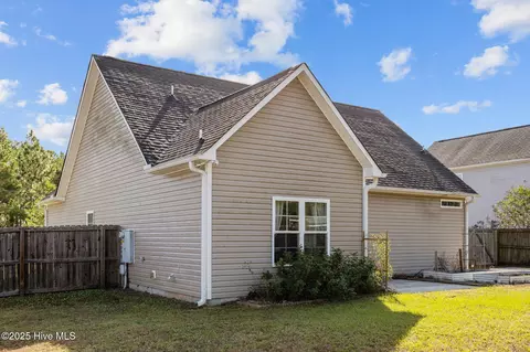 Exterior - 257 E Ivybridge Dr, Hubert, NC 28539 photo 8 of 9