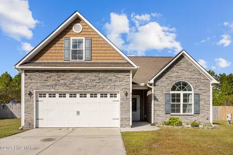 Exterior - 257 E Ivybridge Dr, Hubert, NC 28539 photo 3 of 9