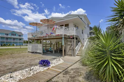 7401 9th Ave, North Topsail Beach, NC 28460