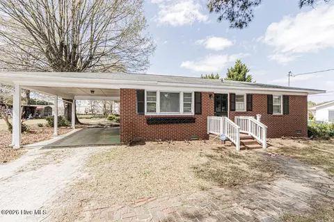 102 N Clarendon Dr, Nashville, NC 27856