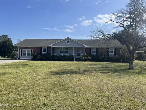4622 Dean Dr, Wilmington, NC 28405
