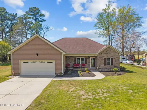 483 Central Dr, Snow Hill, NC 28580