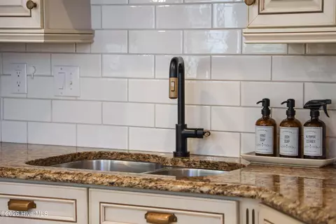 Kitchen - 820 Grandview Dr, Hampstead, NC 28443 photo 5 of 14