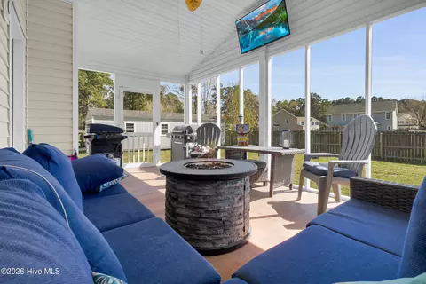 Exterior - 210 Dorovan Ct, Hubert, NC 28539 photo 1 of 3