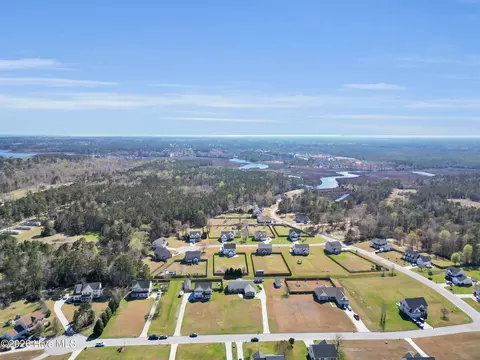 View/Area - 210 Dorovan Ct, Hubert, NC 28539 photo 2 of 10