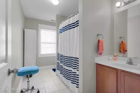 Bath - 210 Dorovan Ct, Hubert, NC 28539 photo 1 of 2