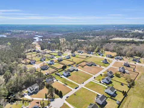 View/Area - 210 Dorovan Ct, Hubert, NC 28539 photo 3 of 10