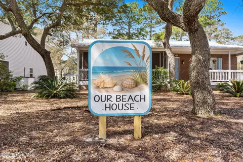309 NE 41st St, Oak Island, NC 28465