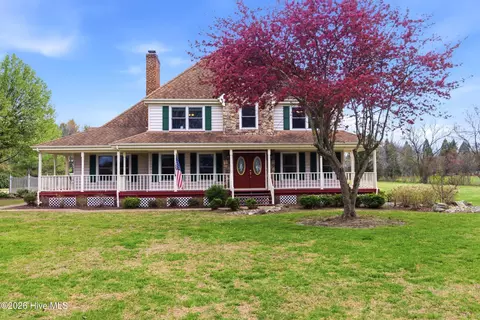208 Providence Dr, Moyock, NC 27958