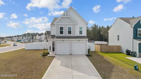 51 Walkabout Dr, Aberdeen, NC 28315