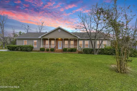 632 Ravenswood Rd, Hampstead, NC 28443