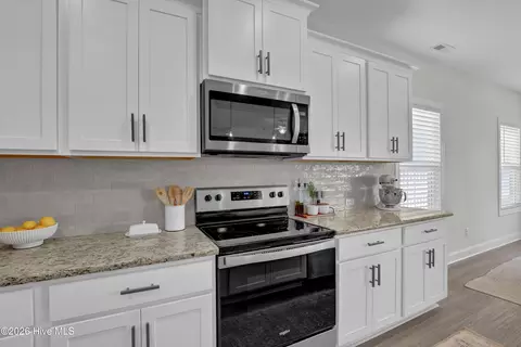 Kitchen - 59 E Weatherbee Way, Hampstead, NC 28443 photo 5 of 5