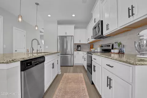 Kitchen - 59 E Weatherbee Way, Hampstead, NC 28443 photo 4 of 5