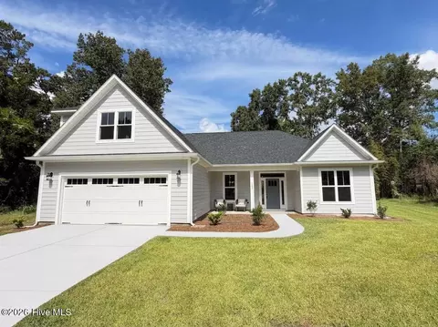 122 Live Oak Cir, Lake Waccamaw, NC 28450