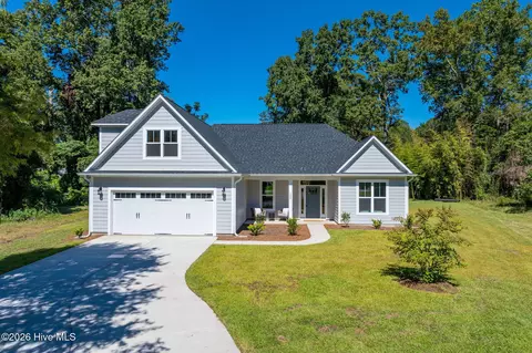 122 Live Oak Cir, Lake Waccamaw, NC 28450