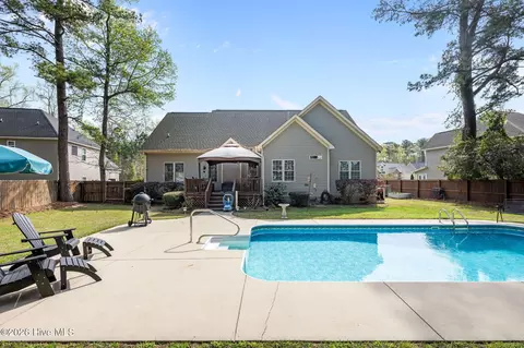 Exterior - 208 Easterly Dr, New Bern, NC 28560 photo 3 of 6