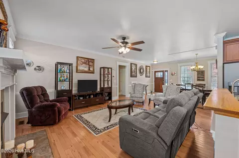 Living - 208 Easterly Dr, New Bern, NC 28560 photo 3 of 3