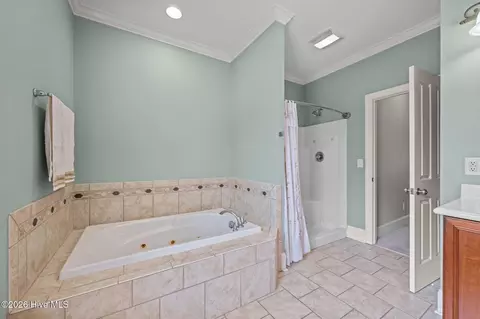 Bath - 208 Easterly Dr, New Bern, NC 28560 photo 2 of 6