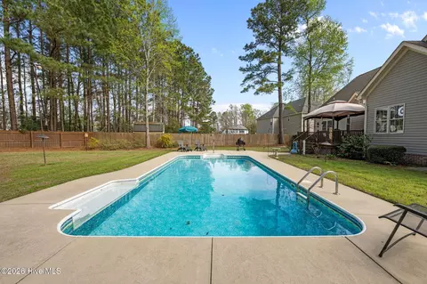 Exterior - 208 Easterly Dr, New Bern, NC 28560 photo 4 of 6