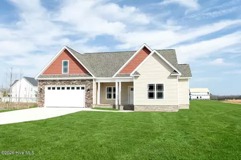 2699 Whitaker Glen Dr, Farmville, NC 27828