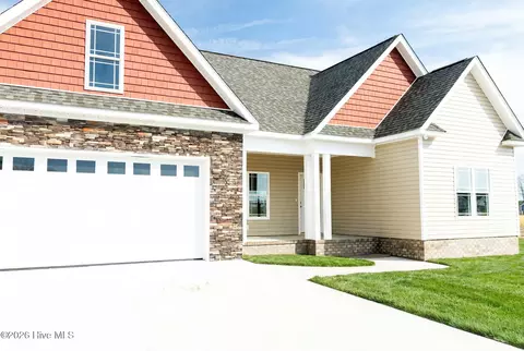 2699 Whitaker Glen Dr, Farmville, NC 27828