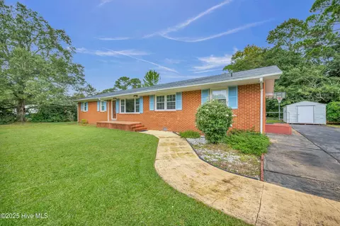 525 Bedford Forest Dr, Wilmington, NC 28412