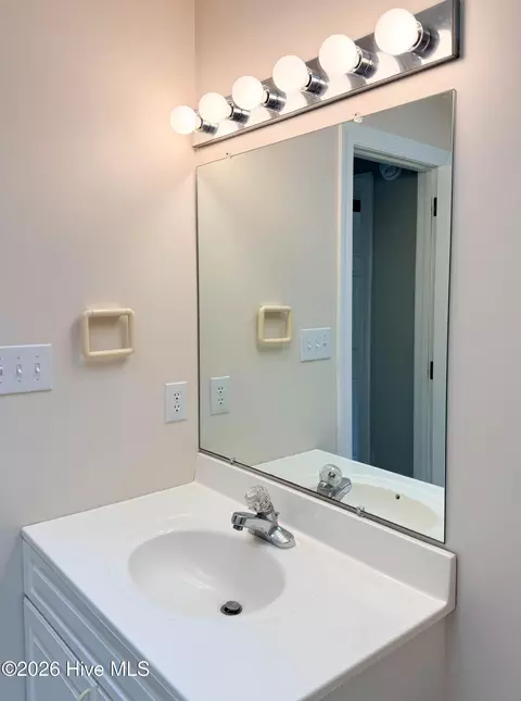 Bath - 202 Fairway Dr, Hampstead, NC 28443 photo 6 of 7