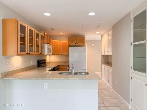 Kitchen - 202 Fairway Dr, Hampstead, NC 28443 photo 10 of 10