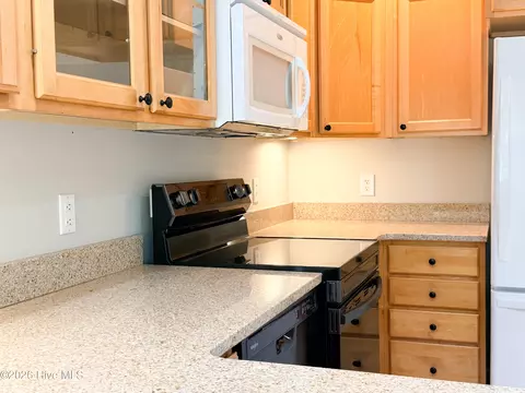 Kitchen - 202 Fairway Dr, Hampstead, NC 28443 photo 7 of 10