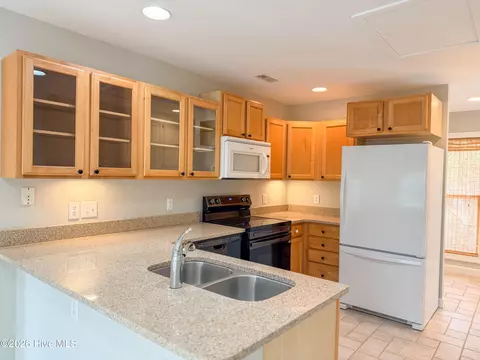 Kitchen - 202 Fairway Dr, Hampstead, NC 28443 photo 4 of 10