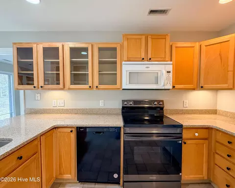 Kitchen - 202 Fairway Dr, Hampstead, NC 28443 photo 6 of 10