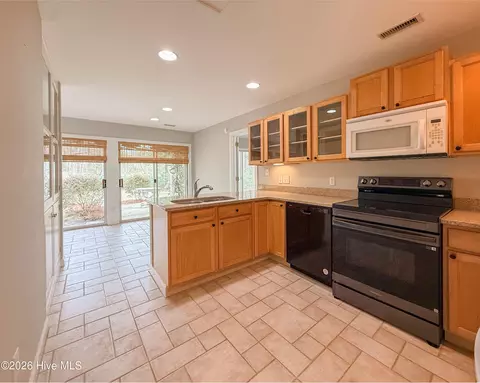 Kitchen - 202 Fairway Dr, Hampstead, NC 28443 photo 5 of 10