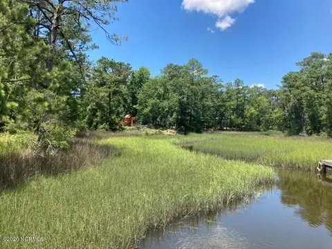 76 Hughes Rd, Hampstead, NC 28443