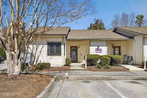123 Longstreet Dr #101, Wilmington, NC 28412